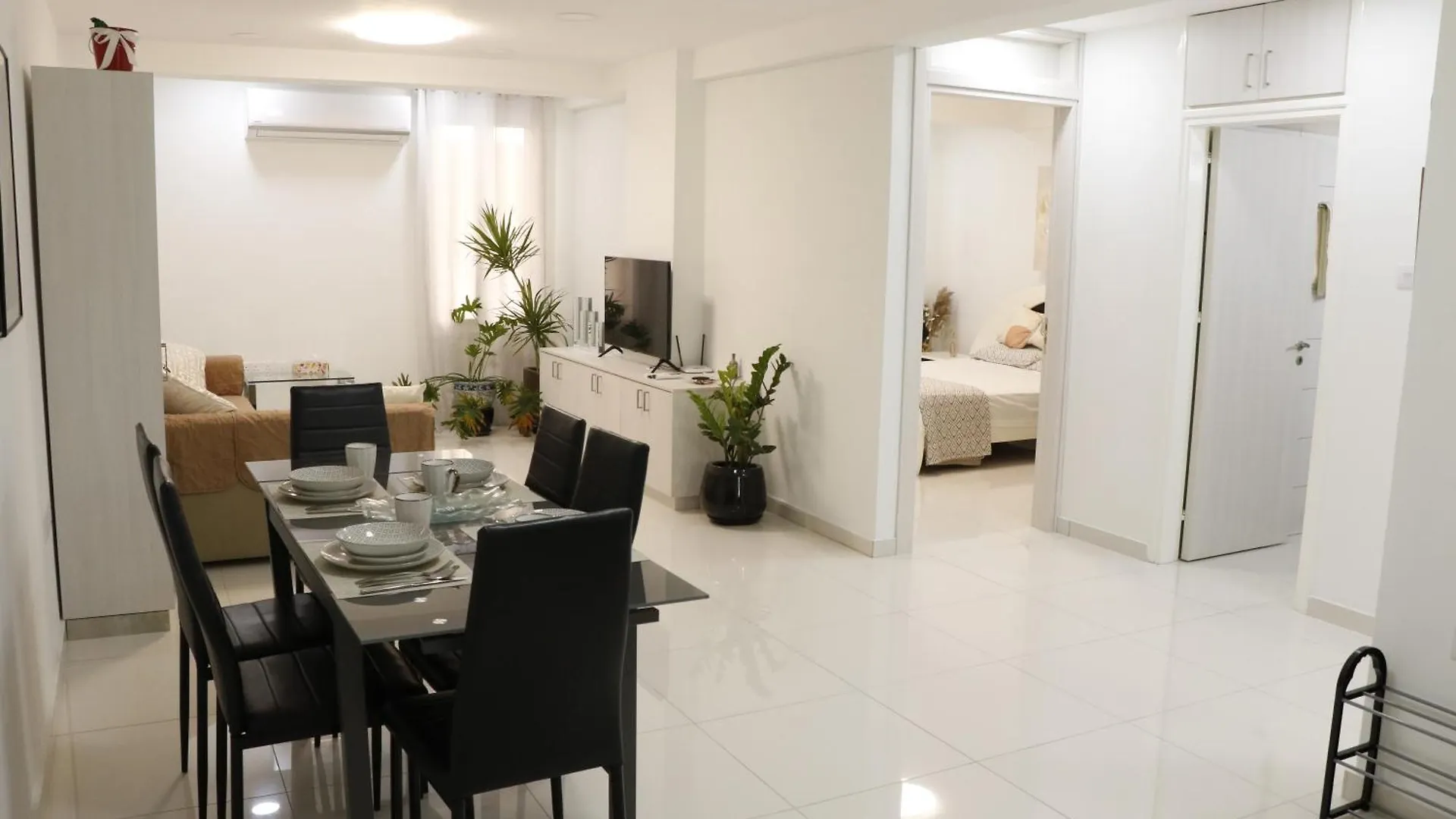 Spacious Apartment, Near Pinikoudes Beach Larnaca