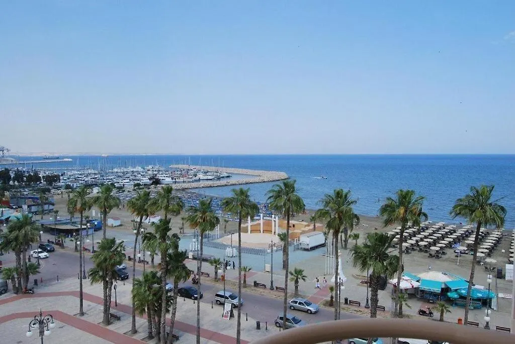 Spacious Apartment, Near Pinikoudes Beach Larnaca Chypre