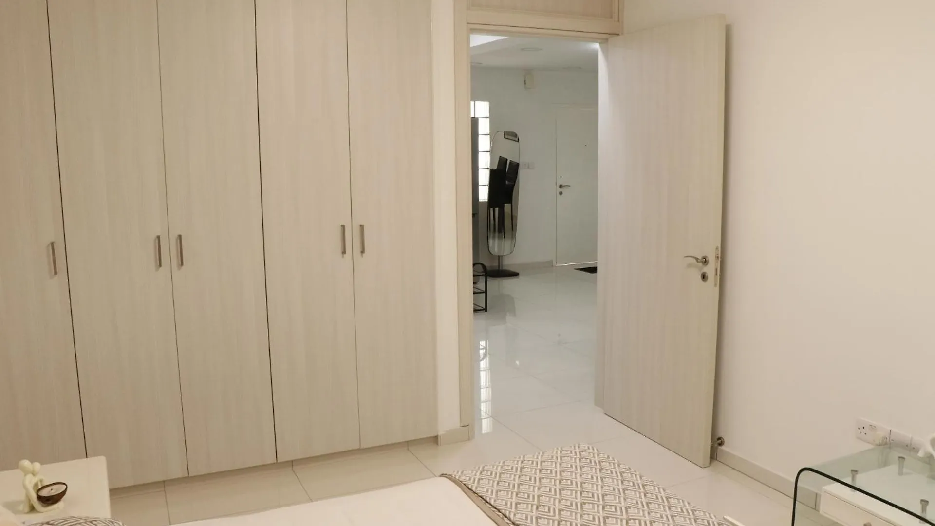 Spacious Apartment, Near Pinikoudes Beach Larnaca Appartement