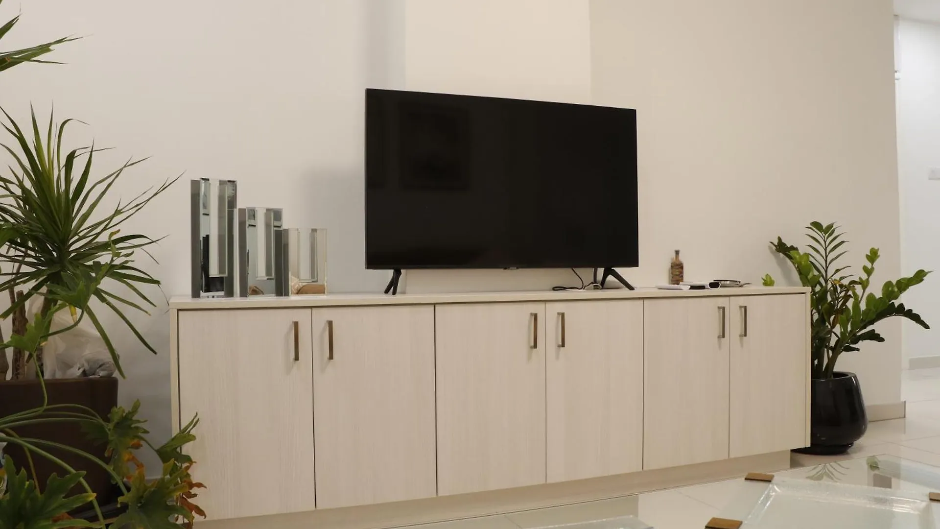 Spacious Apartment, Near Pinikoudes Beach Larnaca